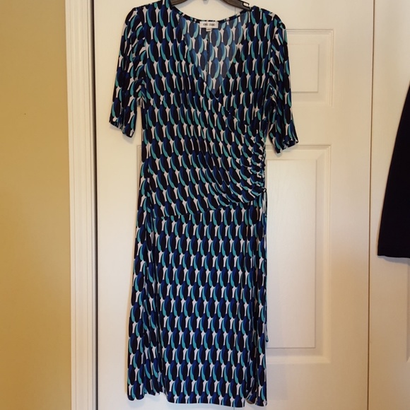 Jones Studio Dresses & Skirts - Jones studio dress, blue circle pattern, faux wrap